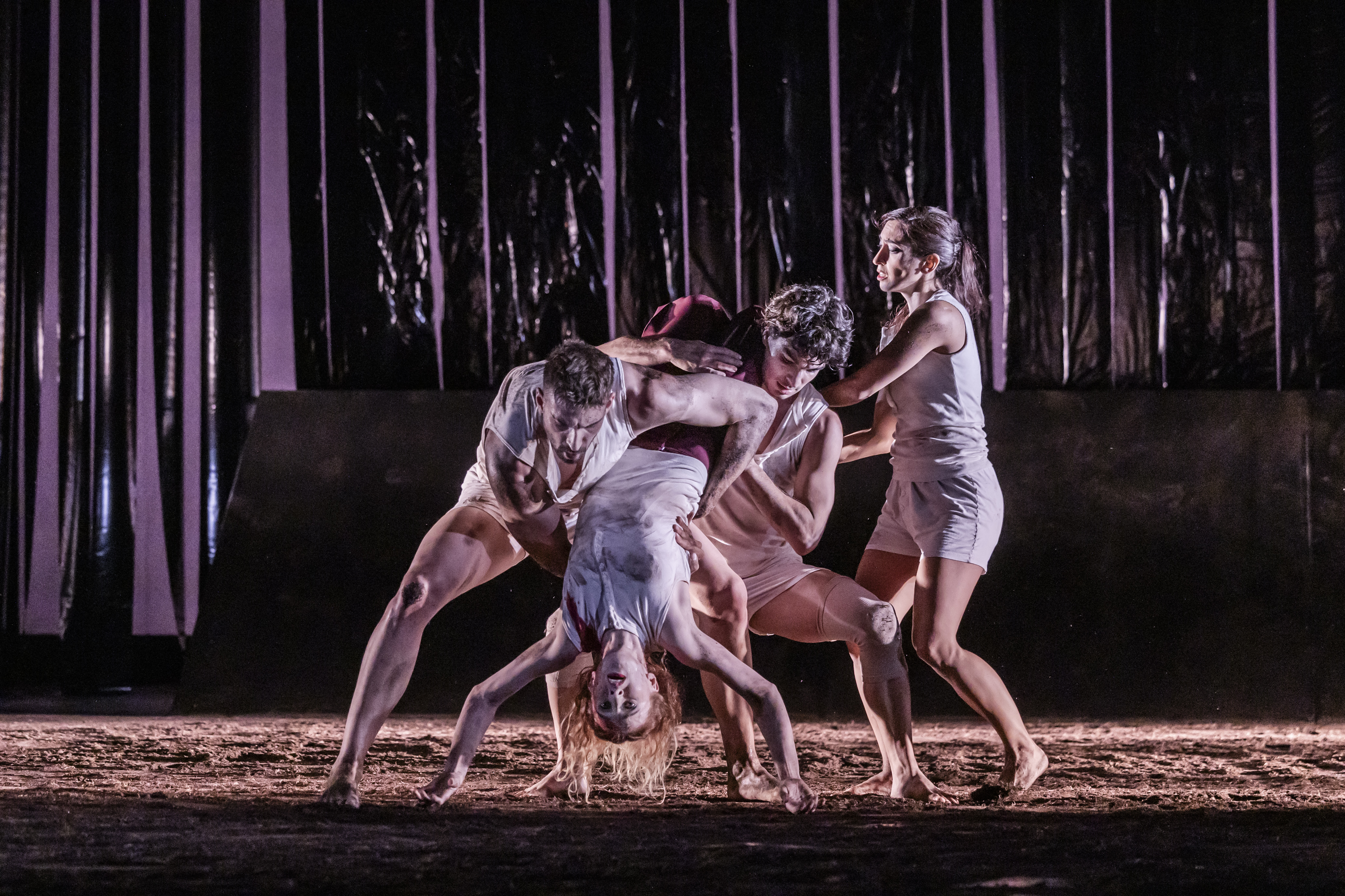 inner symphonies >< SACRE | Tanzabend von Georg Reischl und Olaf Schmidt Theater Lüneburg, Foto: Jochen Quast