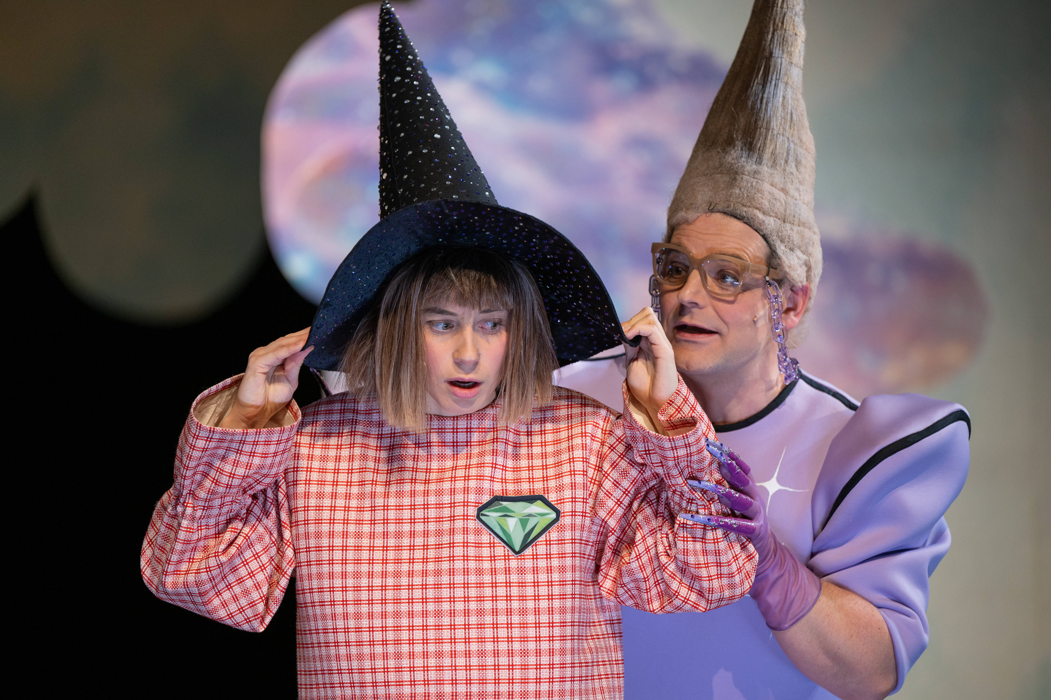 Der Zauberer von Oz | Familienstück von Sergej Gößner nach dem Kinderbuch von Lyman Frank Baum, Theater Lüneburg, Foto: G2 Baraniak Der Zauberer von Oz | Familienstück von Sergej Gößner nach dem Kinderbuch von Lyman Frank Baum, Theater Lüneburg, Foto: G2 Baraniak