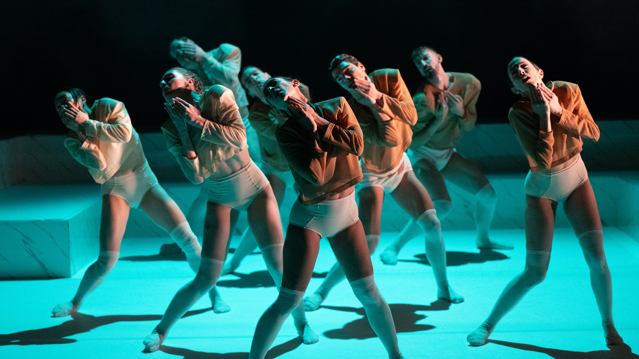 "Gaslight", eine von drei Choreographhien aus "Tanzwelten 3 - Down to the wire" "Gaslight", eine von drei Choreographhien aus "Tanzwelten 3 - Down to the wire"