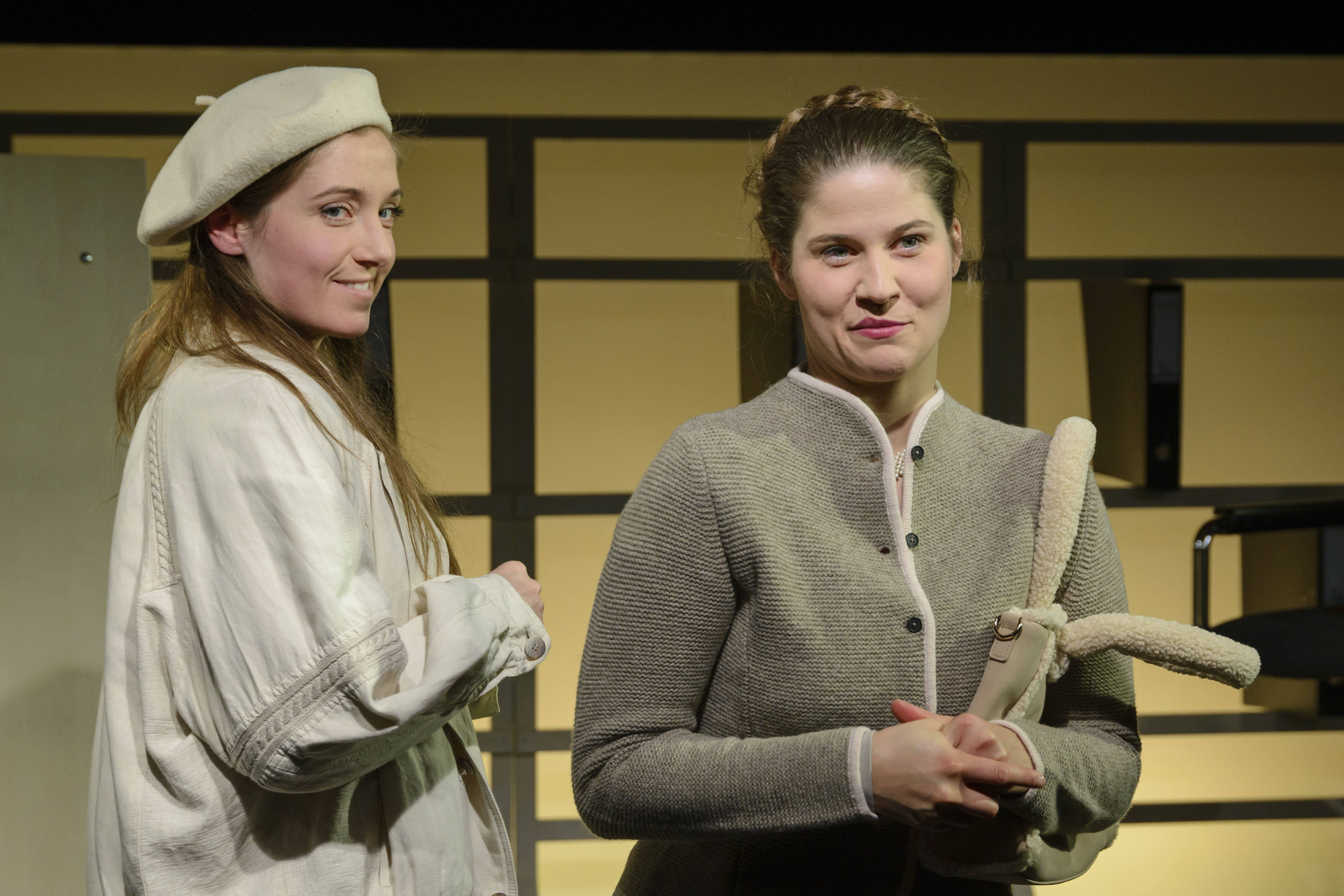 Jeeps am Theater Lüneburg, Foto: Nicolai Stephan.