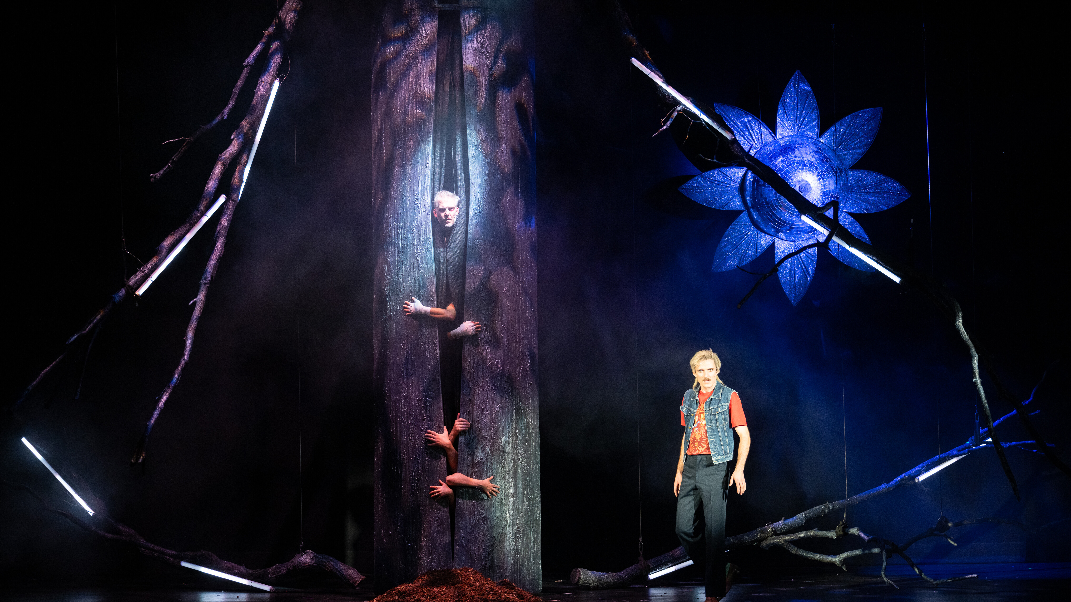 Szene aus "Ein Sommernachtstraum" am Theater Lüneburg, Foto: G2 Baraniak Szene aus "Ein Sommernachtstraum" am Theater Lüneburg, Foto: G2 Baraniak