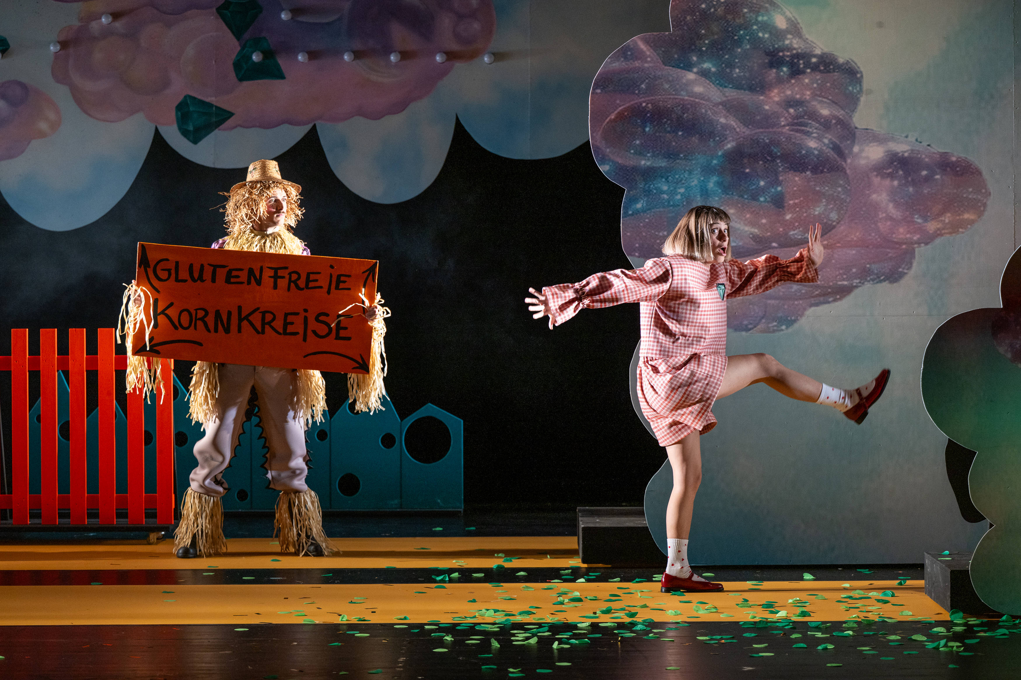 Der Zauberer von Oz | Familienstück von Sergej Gößner nach dem Kinderbuch von Lyman Frank Baum, Theater Lüneburg, Foto: G2 Baraniak Der Zauberer von Oz | Familienstück von Sergej Gößner nach dem Kinderbuch von Lyman Frank Baum, Theater Lüneburg, Foto: G2 Baraniak