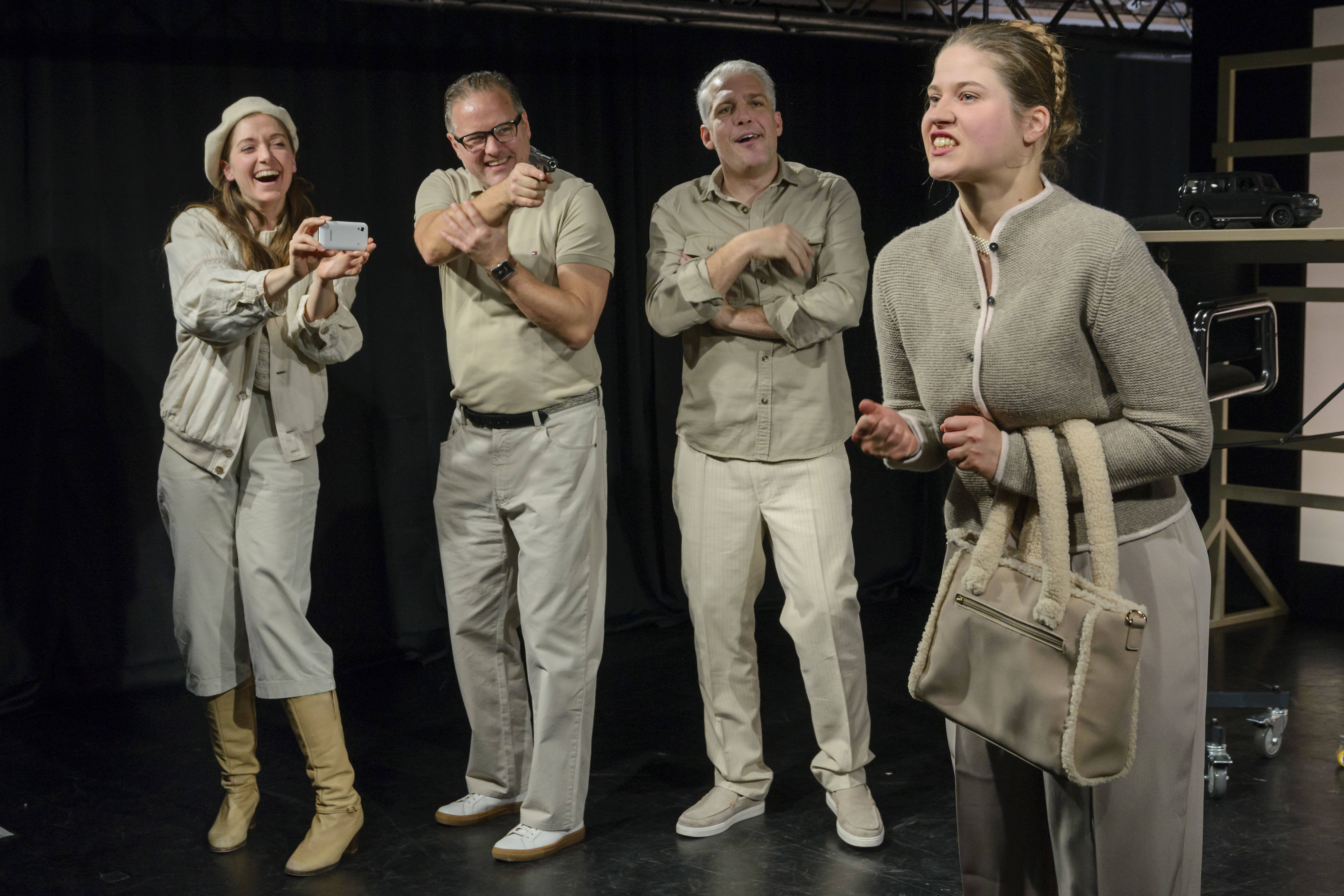 Jeeps am Theater Lüneburg, Foto: Nicolai Stephan.