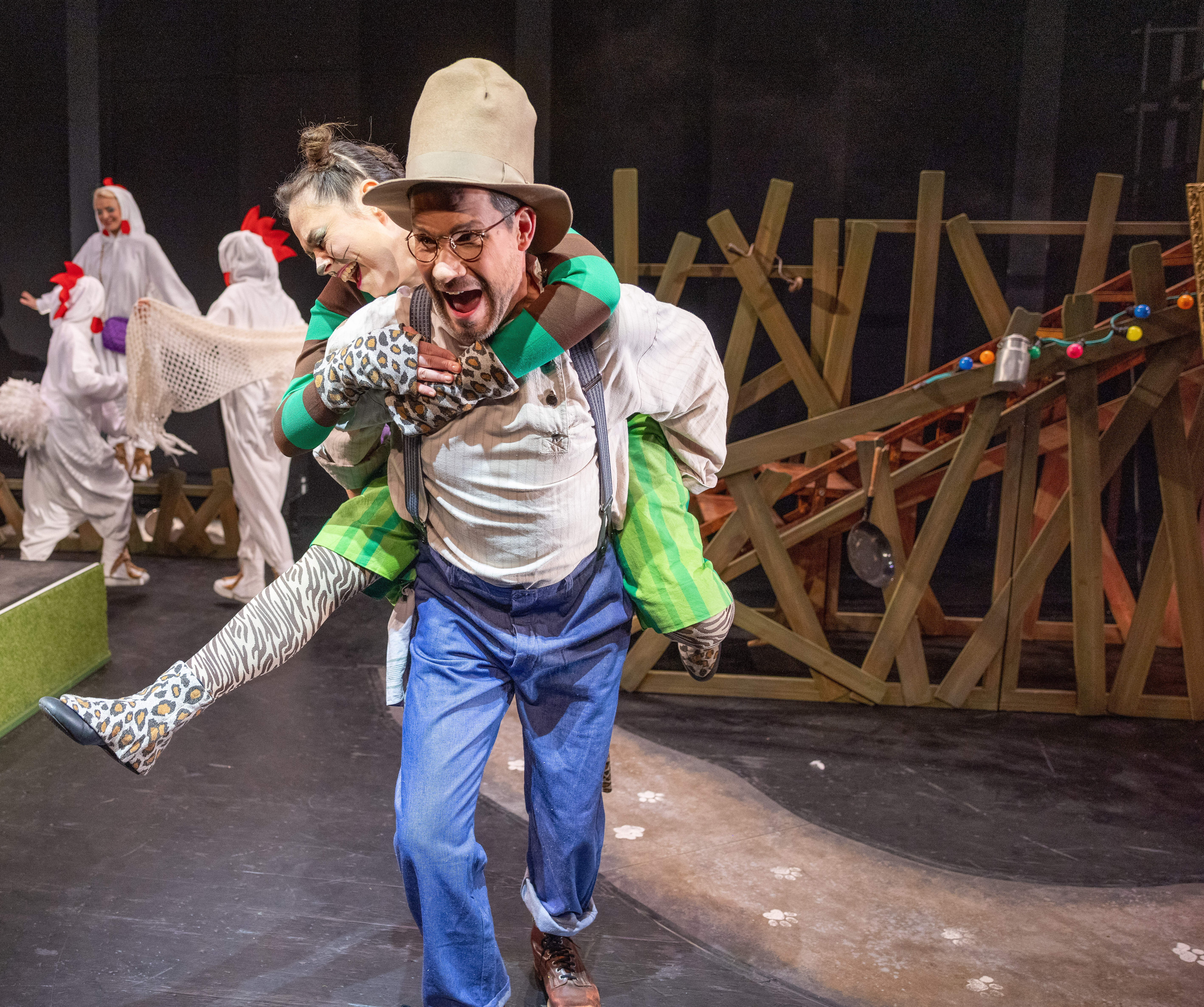 Petterson und Findus und der Hahn im Korb | Kinderoper am Theater Lüneburg, Foto: Andreas Tamme. Petterson und Findus und der Hahn im Korb | Kinderoper am Theater Lüneburg, Foto: Andreas Tamme.