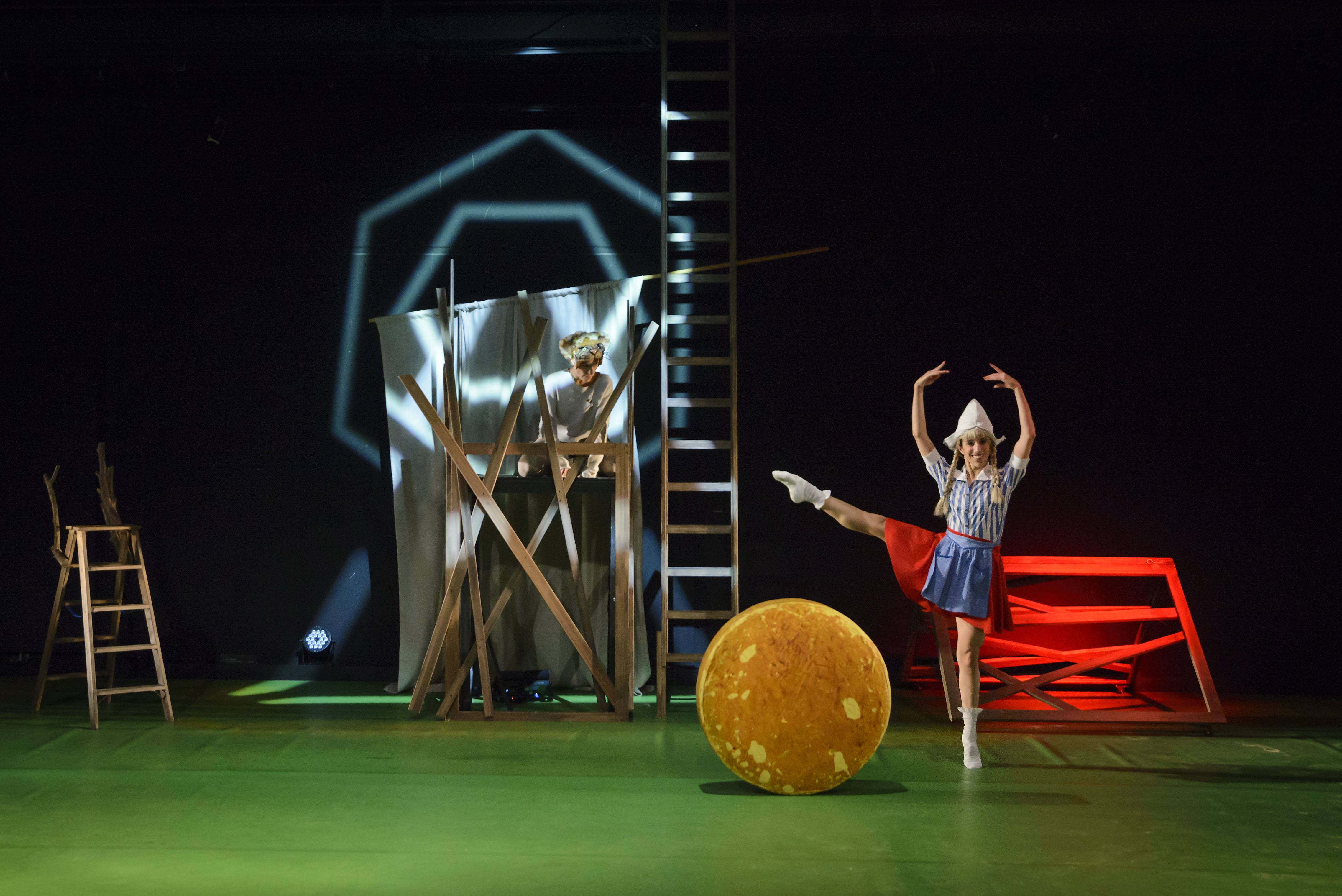Die Bremer Stadtmusikanten | Familienballett am Theater Lüneburg, Foto: Nicolai Stephan. Die Bremer Stadtmusikanten | Familienballett am Theater Lüneburg, Foto: Nicolai Stephan.