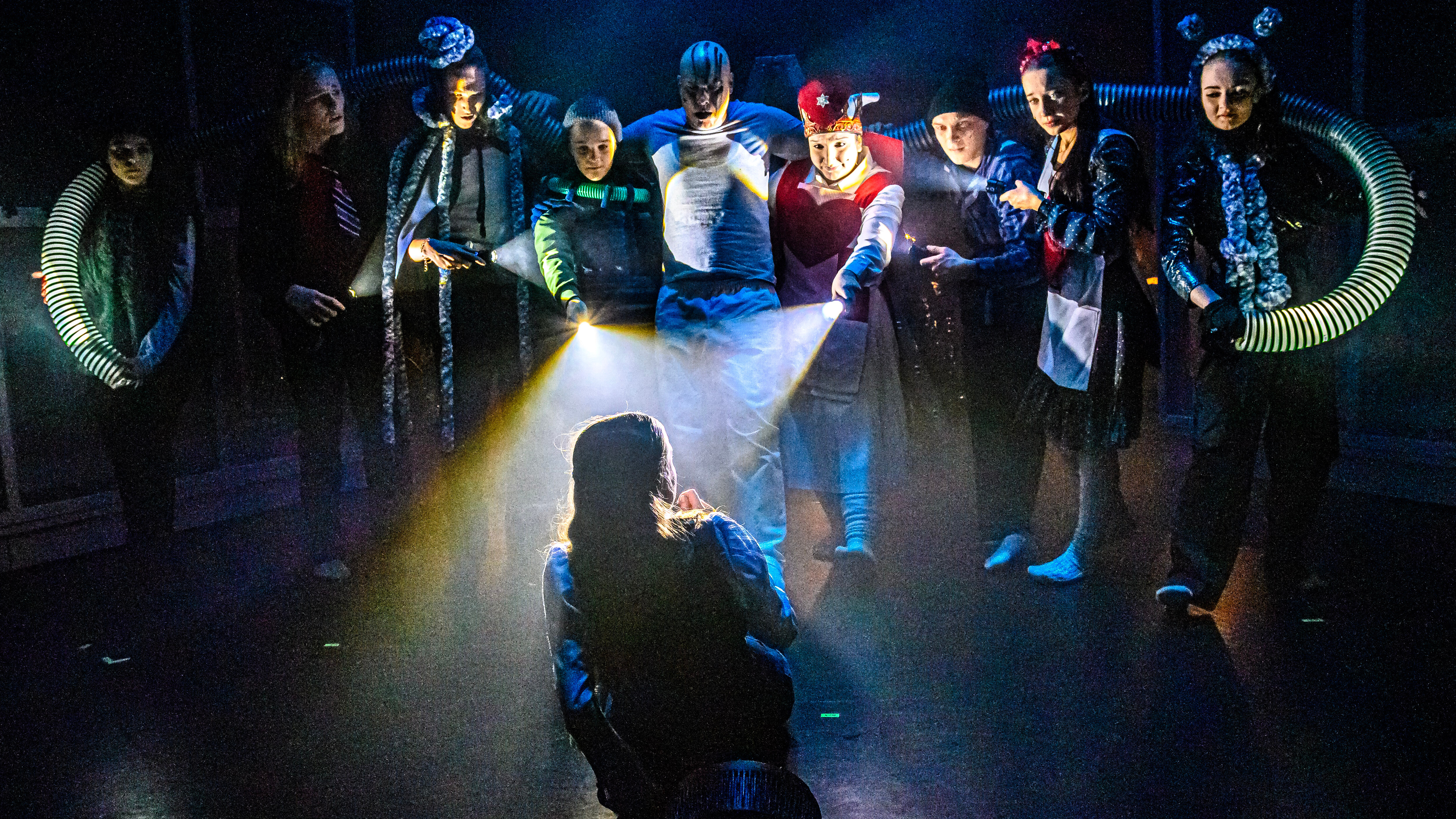 Szene aus dem Jungen Musical "Alice By Heart" im Rahmen derAkademie Junges Musiktheater 