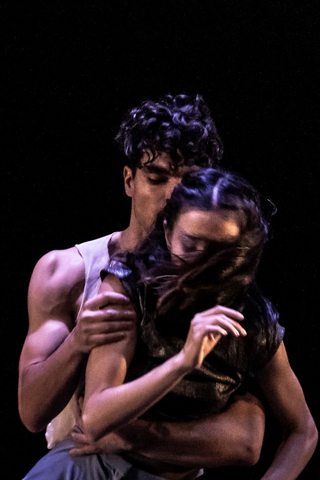 Restless| Tanzabend von Olaf Schmidt und Tiago Manquinho imTheater Lüneburg , Foto Jochen Quast   