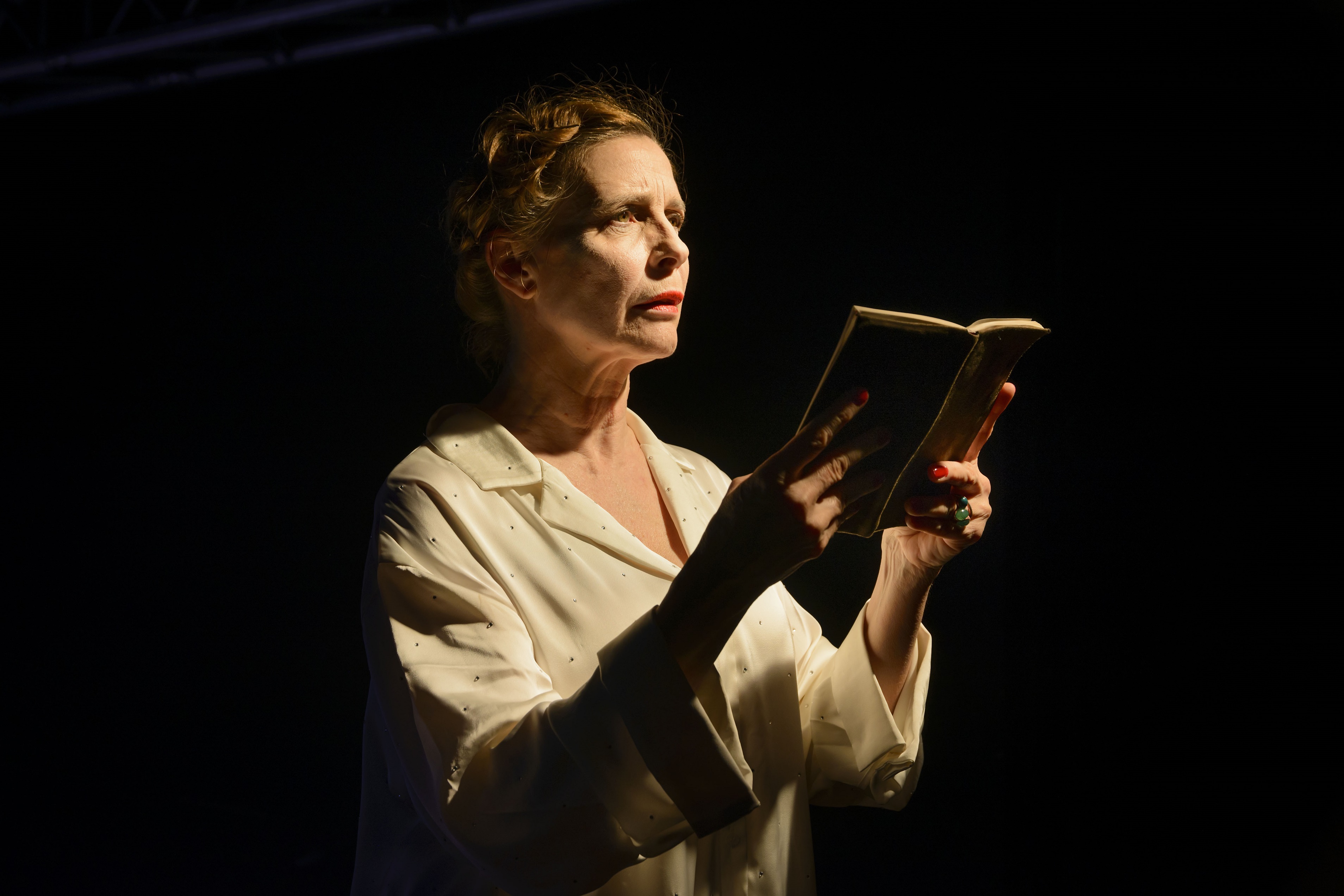 The Kraut – Das Leben der Marlene Dietrich| Ein Monolog mit Liedern von Dirk Heidicke, Foto: Nicolai Stephan The Kraut – Das Leben der Marlene Dietrich| Ein Monolog mit Liedern von Dirk Heidicke, Foto: Nicolai Stephan