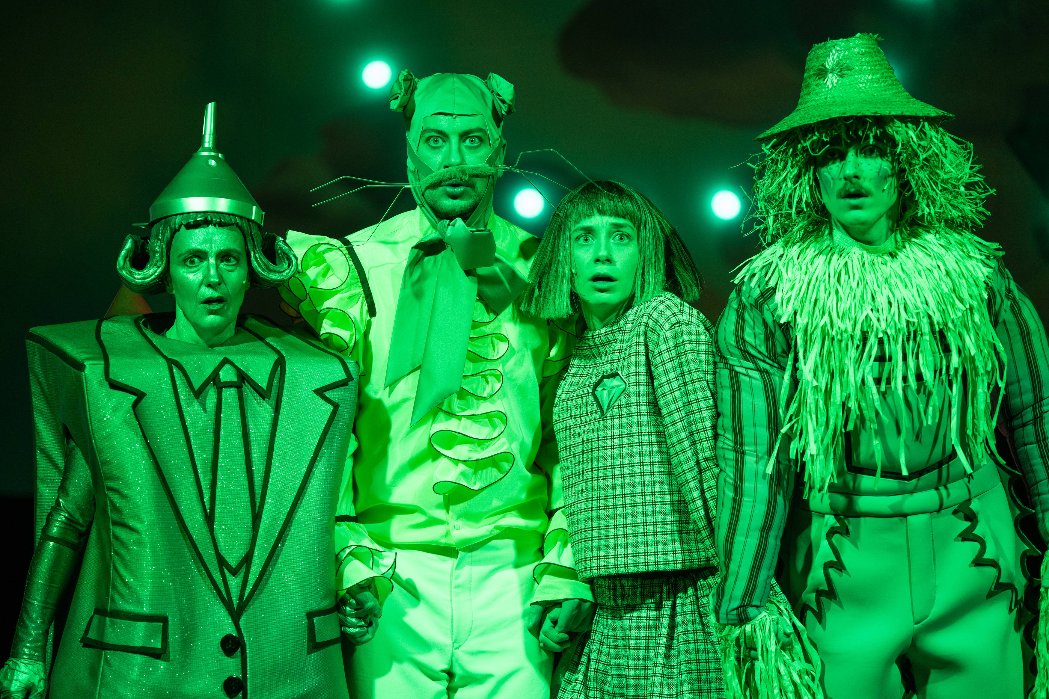 Der Zauberer von Oz | Familienstück von Sergej Gößner nach dem Kinderbuch von Lyman Frank Baum, Theater Lüneburg, Foto: G2 Baraniak Der Zauberer von Oz | Familienstück von Sergej Gößner nach dem Kinderbuch von Lyman Frank Baum, Theater Lüneburg, Foto: G2 Baraniak