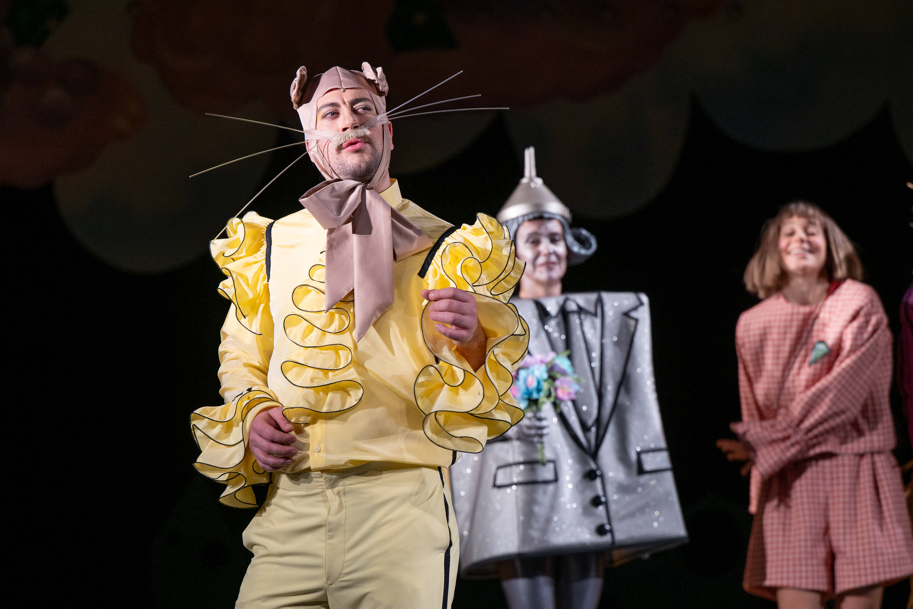 Der Zauberer von Oz | Familienstück von Sergej Gößner nach dem Kinderbuch von Lyman Frank Baum, Theater Lüneburg, Foto: G2 Baraniak Der Zauberer von Oz | Familienstück von Sergej Gößner nach dem Kinderbuch von Lyman Frank Baum, Theater Lüneburg, Foto: G2 Baraniak