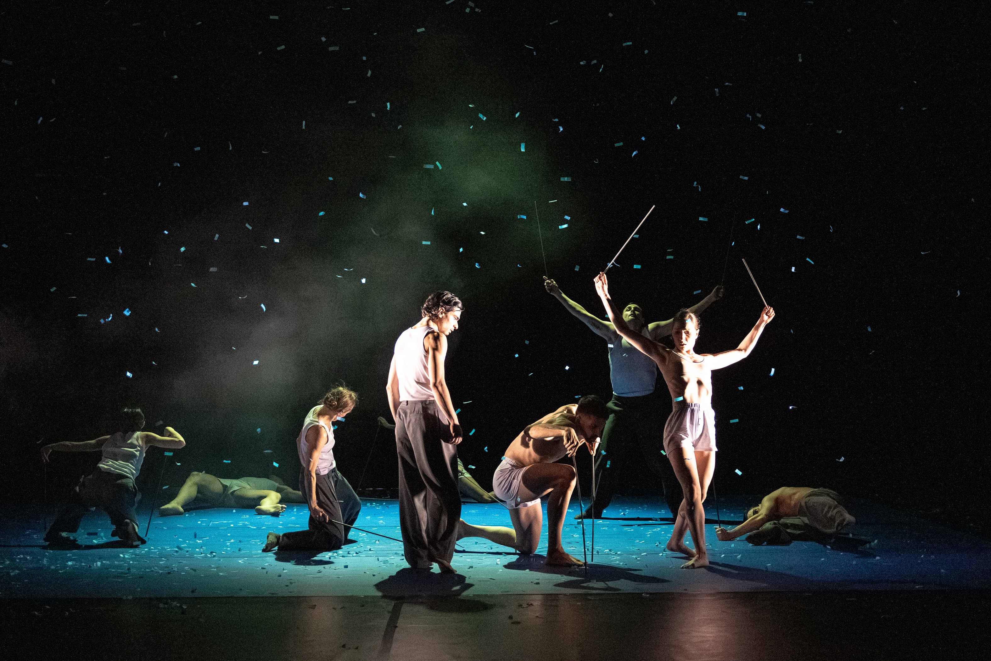 Tanzwelten 3 – „Down to the Wire”|Ein Tanzabend mit Choreographien von Olaf Schmidt, Giovanni Insaudo, Albert Galindo I Villegas im Theater Lüneburg, Foto: G2 Baraniak Tanzwelten 3 – „Down to the Wire”|Ein Tanzabend mit Choreographien von Olaf Schmidt, Giovanni Insaudo, Albert Galindo I Villegas im Theater Lüneburg, Foto: G2 Baraniak