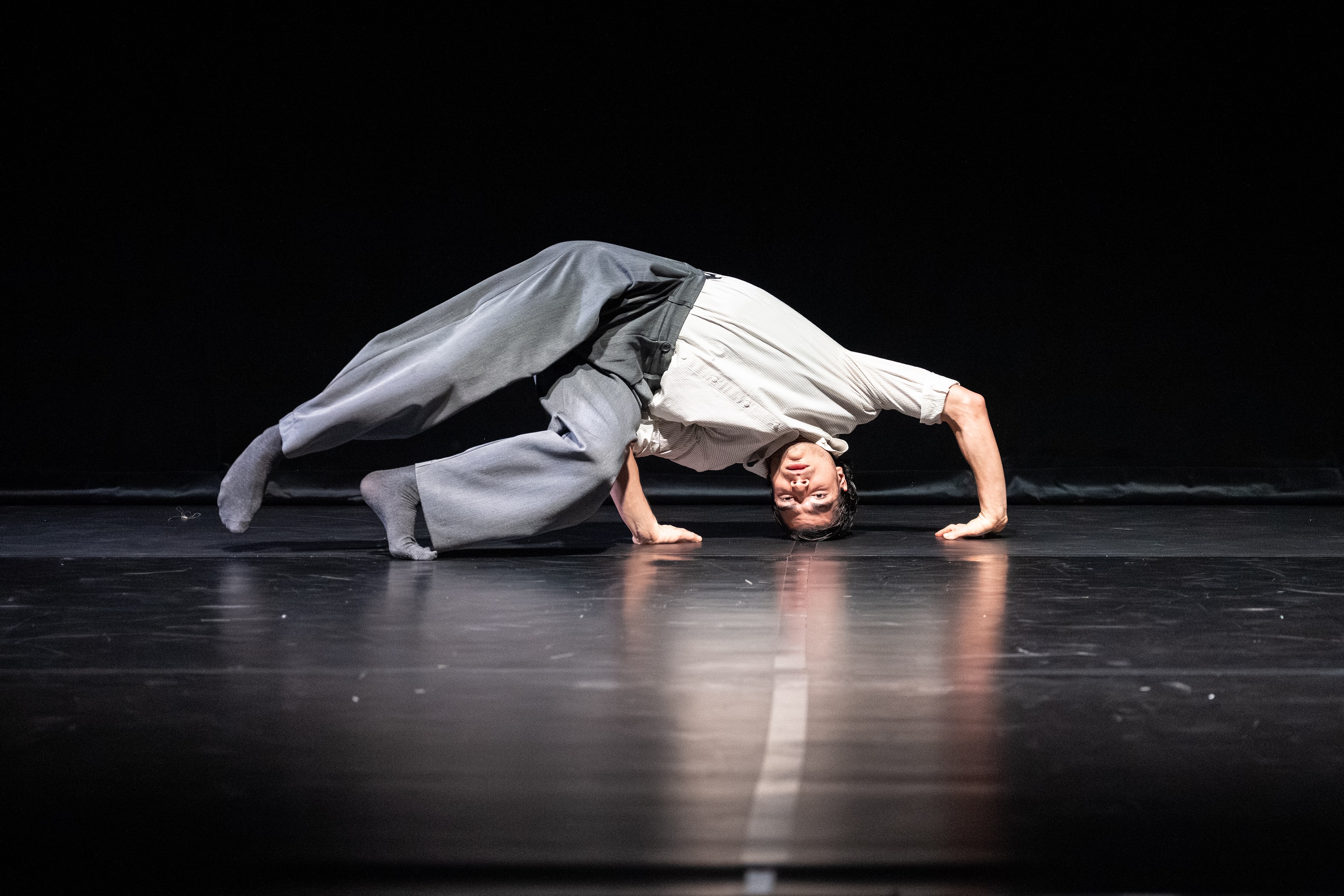 Tanzwelten 3 – „Down to the Wire”|Ein Tanzabend mit Choreographien von Olaf Schmidt, Giovanni Insaudo, Albert Galindo I Villegas im Theater Lüneburg, Foto: G2 Baraniak Tanzwelten 3 – „Down to the Wire”|Ein Tanzabend mit Choreographien von Olaf Schmidt, Giovanni Insaudo, Albert Galindo I Villegas im Theater Lüneburg, Foto: G2 Baraniak