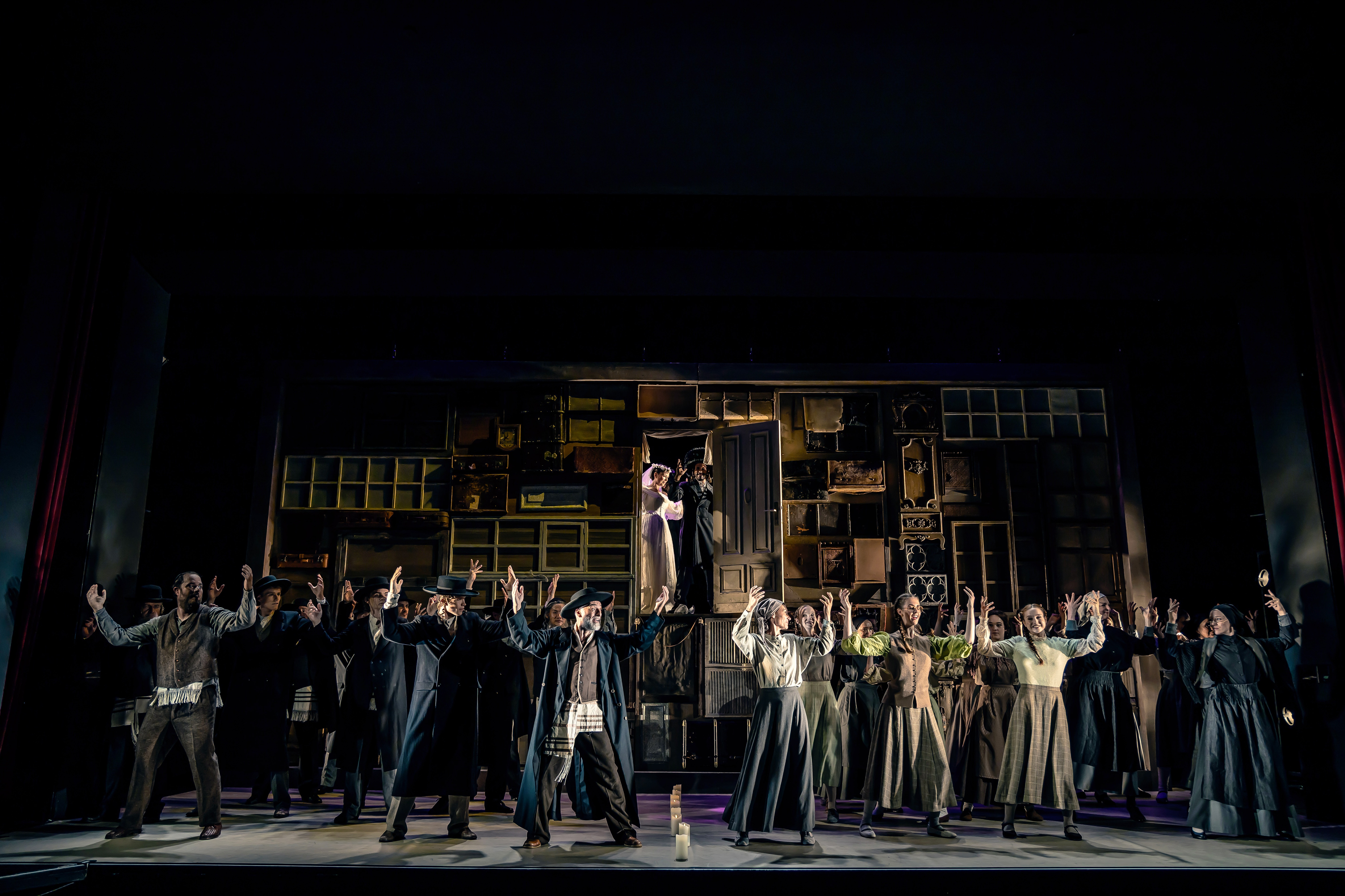 Anatevka | Fiddler on the Roof | Musical basierend auf den Geschichten von Scholem Alejchem, Foto: Marc Lontzek Anatevka | Fiddler on the Roof | Musical basierend auf den Geschichten von Scholem Alejchem, Foto: Marc Lontzek