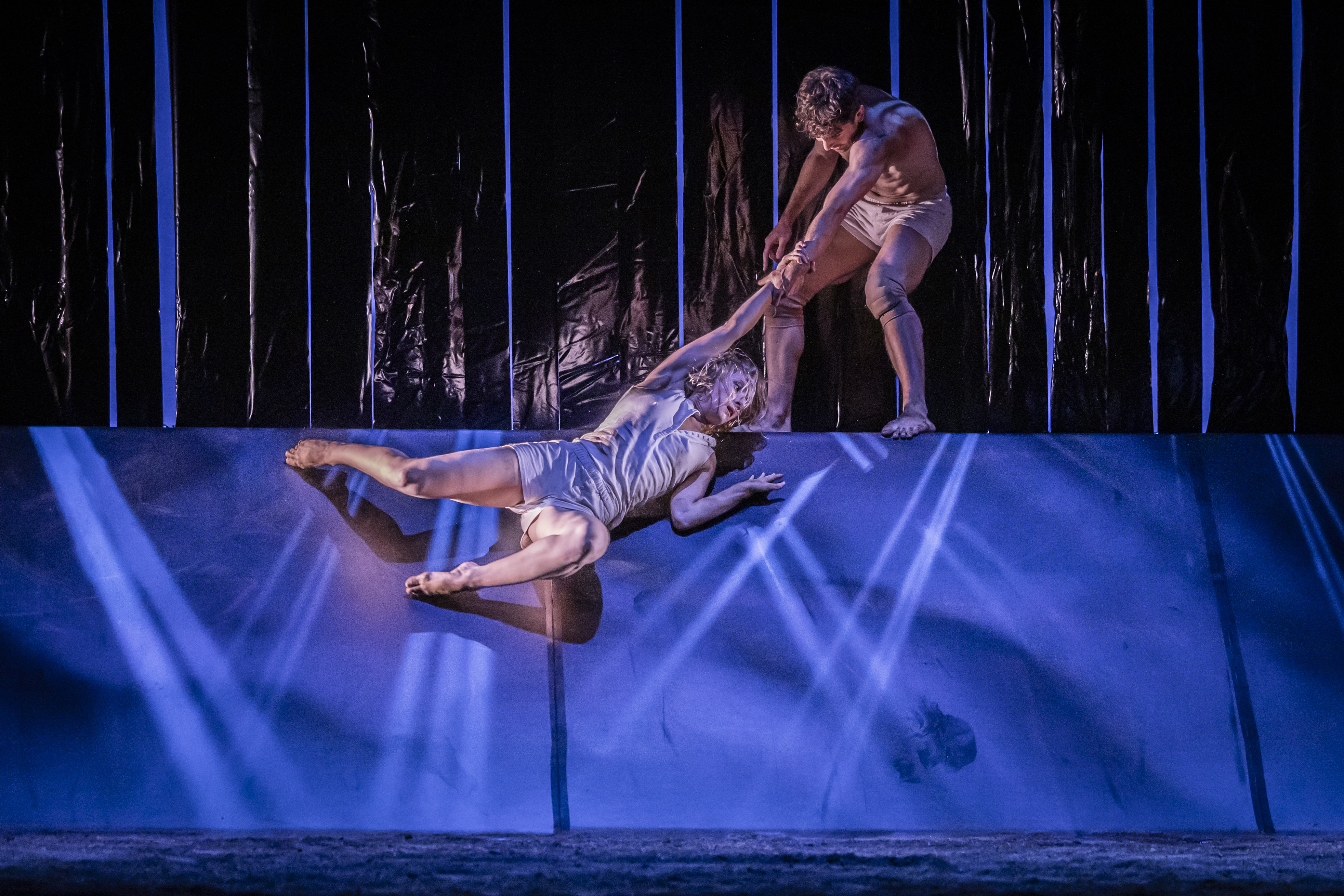 inner symphonies >< SACRE | Tanzabend von Georg Reischl und Olaf Schmidt Theater Lüneburg, Foto: Jochen Quast